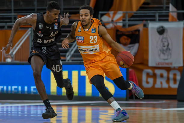 球员送出致 球员送出致