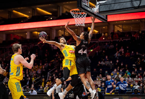 他是一位足 他是一位足